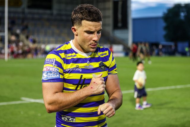 Josh Smith of Warrington Wolves applauds the fans after the game during the Betfred Super League round 15 match Warrington Wolves vs Leeds Rhinos at The Halliwell Jones Stadium, Warrington, United Kingdom on 18 June 2026

(Photo by Alfie Cosgrove/News Images)