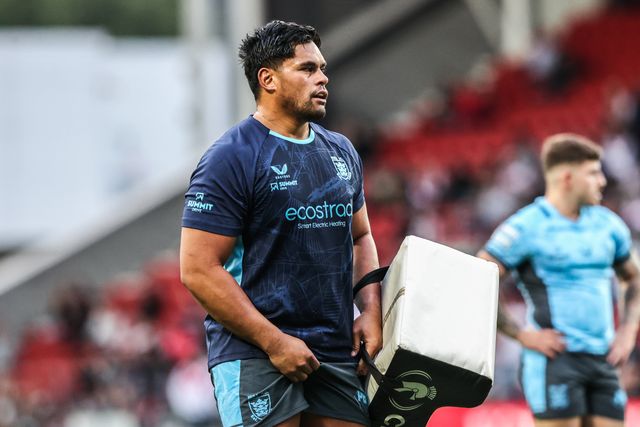 Herman Ese’ese of Hull FC in the pre-game warm up during the Betfred Super League round 23 match St Helens vs Hull FC at Totally Wicked Stadium, St Helens, United Kingdom, 22nd August 2025

(Photo by Alfie Cosgrove/News Images)