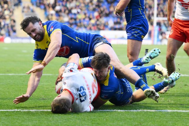 Tommy Makinson of St. Helens scores his team's third try during the Betfred Super League play-off Eliminator 2 Warrington Wolves v St Helens at Halliwell Jones Stadium, Warrington, United Kingdom, 28th September 2024

(Photo by Ben Roberts/News Images)