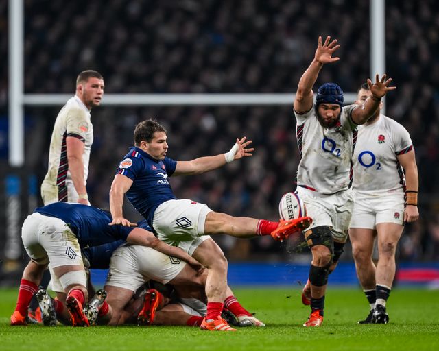 Antoine Dupont of France clears the ball during the 2025 Guinness 6 Nations match England vs France at Allianz Stadium,, Twickenham, United Kingdom, 8th February 2025

(Photo by Craig Thomas/News Images)
