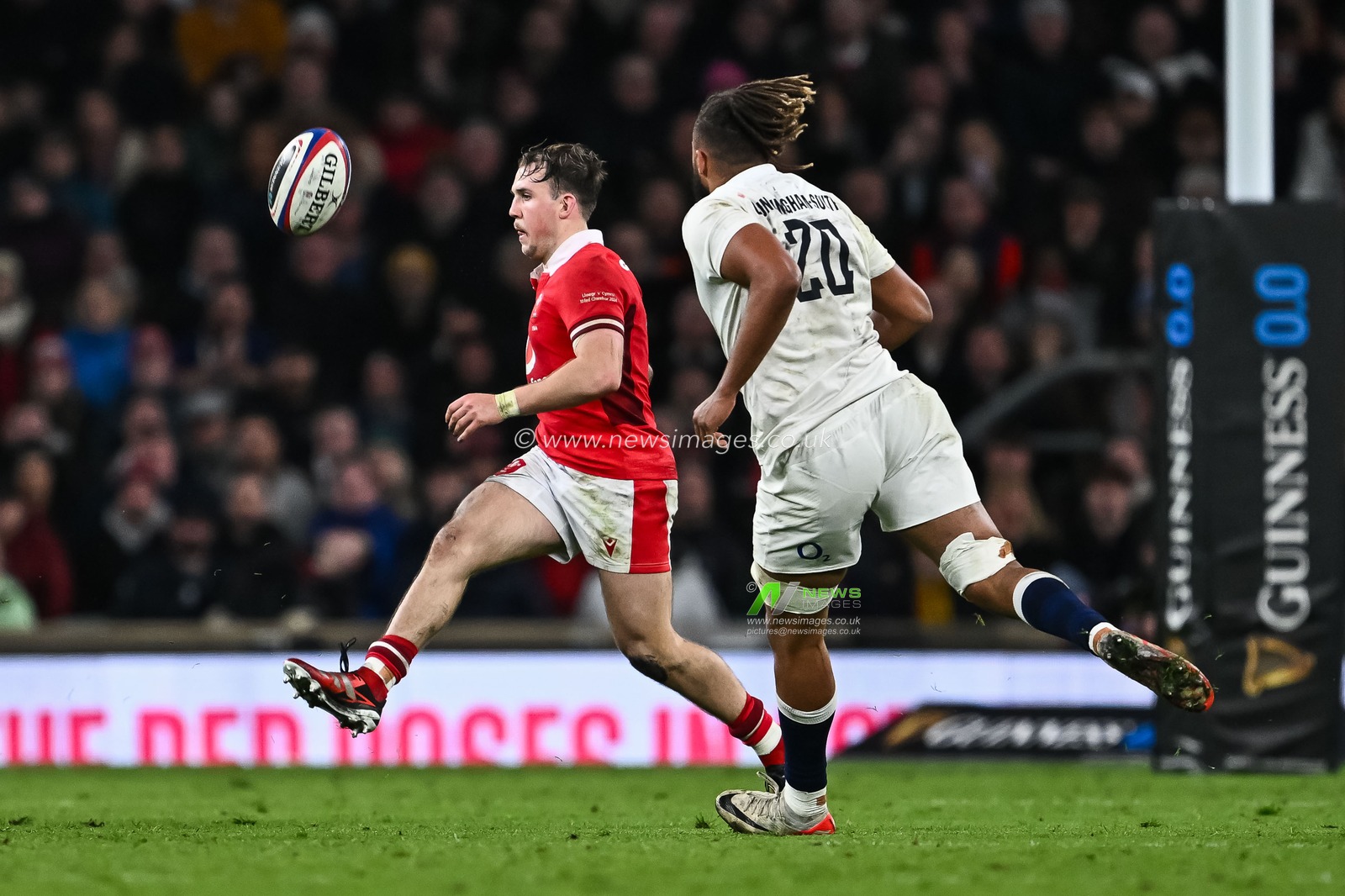 Ioan Lloyd of Wales chips ahead during the 2024 Guinness 6 Nations match England vs Wales at Twickenham Stadium, Twickenham, United Kingdom, 10th February 2024

(Photo by Craig Thomas/News Images)