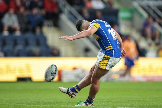 Jake Connor of Leeds Rhinos converts for a goal during the Betfred Super League round 23 match Leeds Rhinos vs Hull KR at Headingley Stadium, Leeds, United Kingdom, 21st August 2025

(Photo by Mark Cosgrove/News Images)