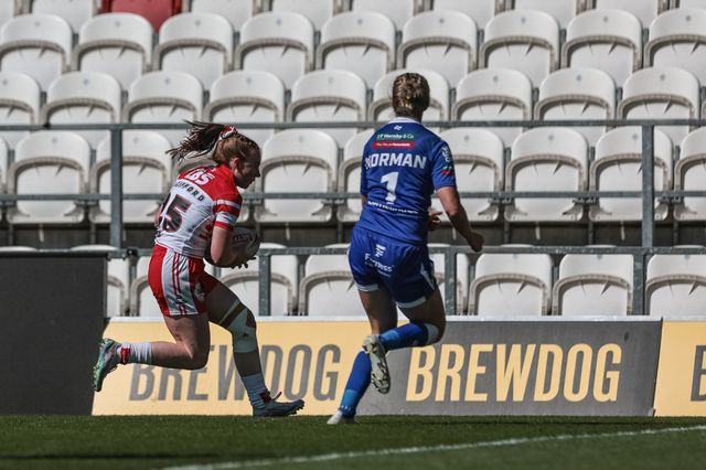 Dani McGifford of St Helen’s goes over for a try during the Betfred Women's Challenge Cup Quarter Final match St Helens vs Barrow Raiders at The BrewDog Stadium, St Helens, United Kingdom on 25 April 2026

(Photo by Mark Cosgrove/News Images)