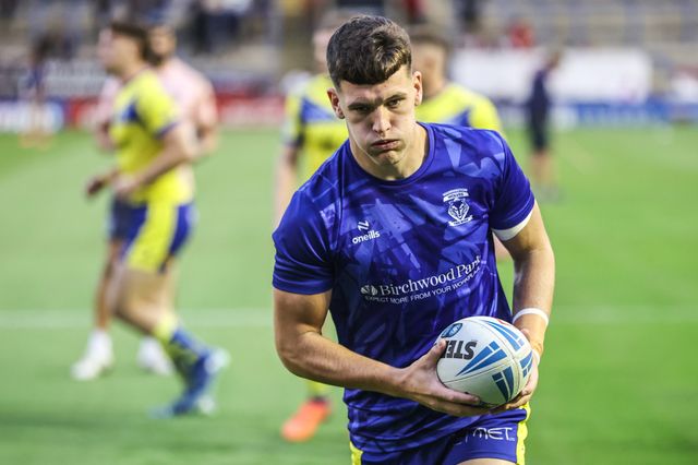 Josh Thewlis of Warrington Wolves in the pre-game warm up during the Betfred Super League Round 24 match Warrington Wolves vs Salford Red Devils at Halliwell Jones Stadium, Warrington, United Kingdom, 29th August 2025

(Photo by Alfie Cosgrove/News Images)