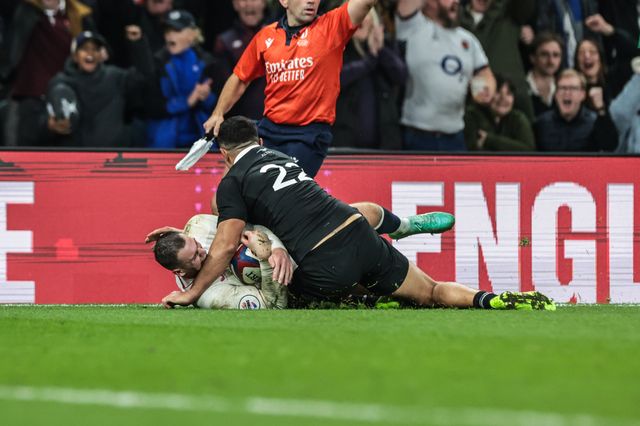 Tom Roebuck of England goes over for a try during the Quilter Nations Series 2025 match England vs New Zealand at Allianz Stadium, Twickenham, United Kingdom, 15th November 2025

(Photo by Mark Cosgrove/News Images)

*** GER AUT SUI OUT ***