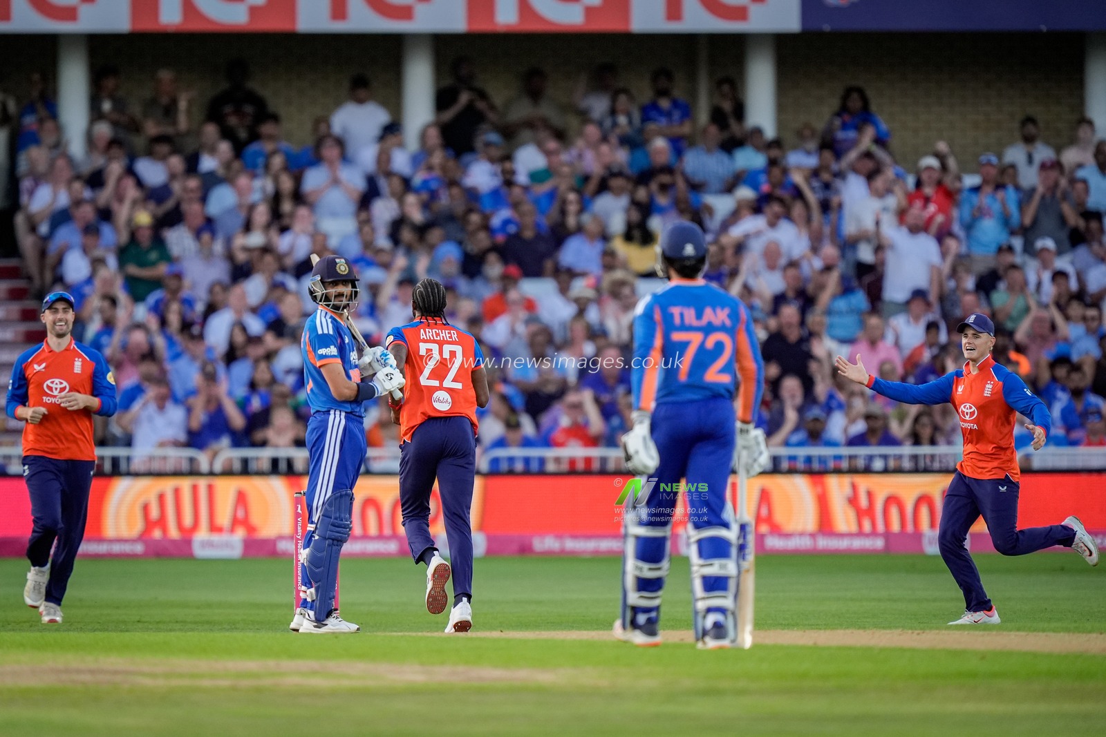 England platers celebrate after Axar Patel of India edges the ball and is caught off the bowling of Jofra Archer of England during the Third Vitality T20 International match England vs India at Trent Bridge, Nottingham, United Kingdom on 07 July 2026

(Photo by Maynard Manyowa/News Images)