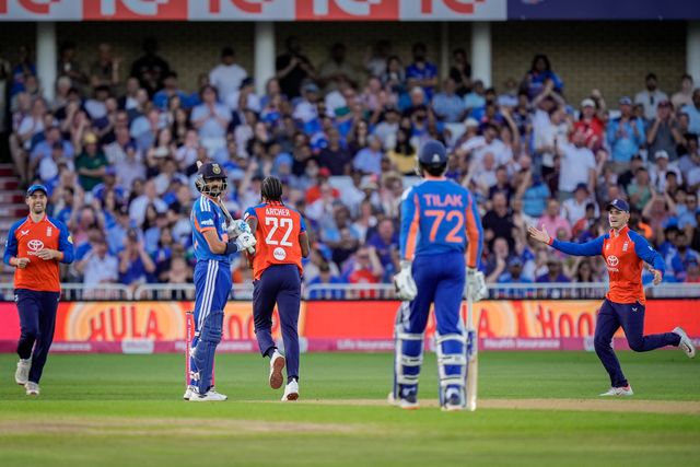 England platers celebrate after Axar Patel of India edges the ball and is caught off the bowling of Jofra Archer of England during the Third Vitality T20 International match England vs India at Trent Bridge, Nottingham, United Kingdom on 07 July 2026

(Photo by Maynard Manyowa/News Images)