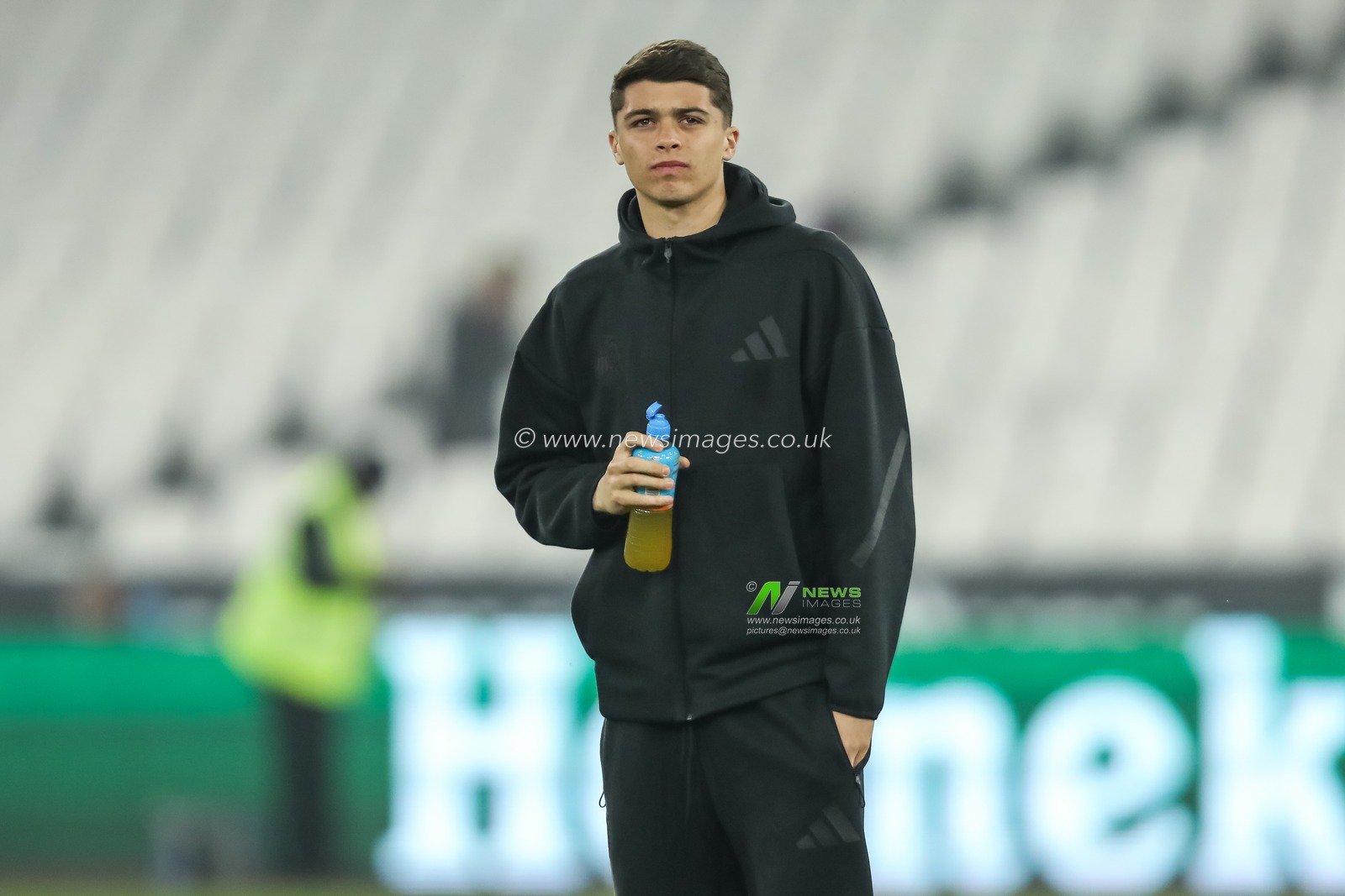Lewis Miley of Newcastle United arrives ahead of the Premier League match West Ham United vs Newcastle United at London Stadium, London, United Kingdom, 10th March 2025

(Photo by Izzy Poles/News Images)