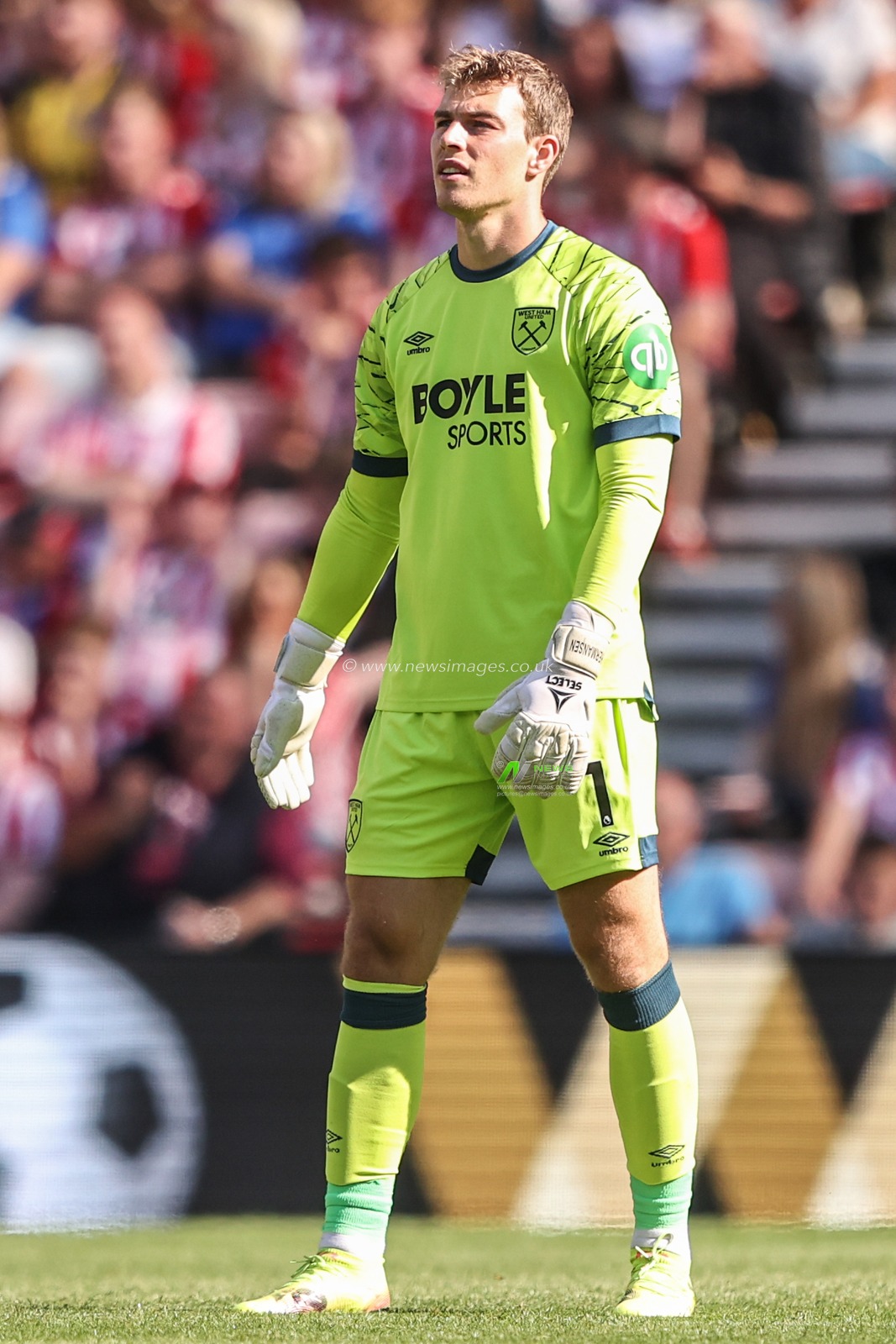 Mads Hermansen of West Ham United during the Premier League match Sunderland vs West Ham United at Stadium Of Light, Sunderland, United Kingdom, 16th August 2025

(Photo by Alfie Cosgrove/News Images)