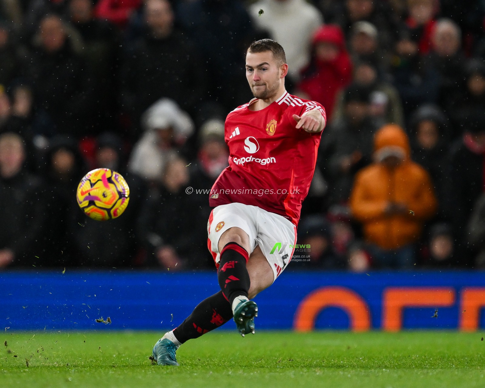 Matthijs de Ligt of Manchester United passes the ball during the Premier League match Manchester United vs Nottingham Forest at Old Trafford, Manchester, United Kingdom, 7th December 2024

(Photo by Craig Thomas/News Images)