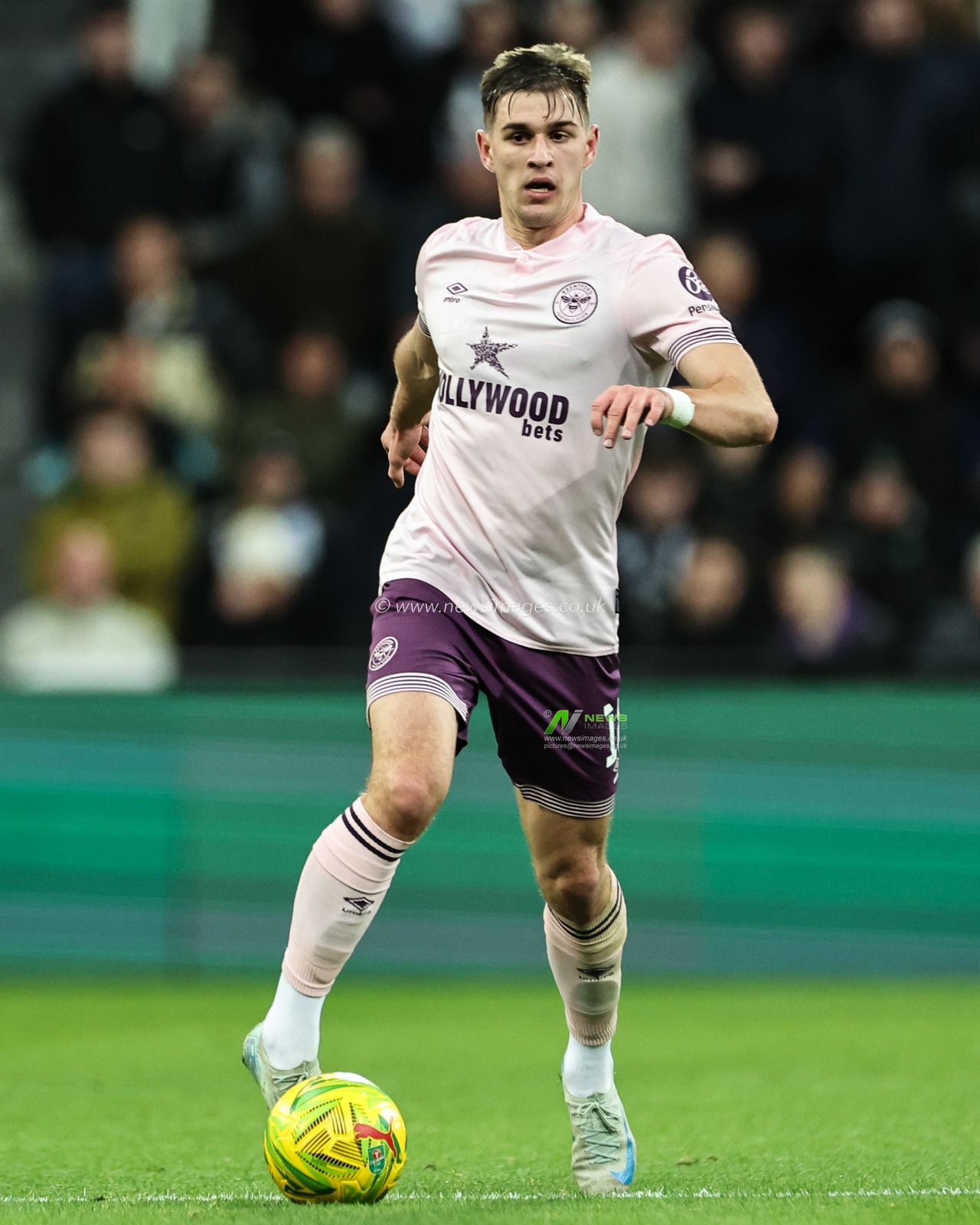 Yehor Yarmolyuk of Brentford goes forward with the ball during the Carabao Cup Quarter Final Newcastle United vs Brentford at St. James's Park, Newcastle, United Kingdom, 18th December 2024

(Photo by Mark Cosgrove/News Images)