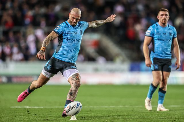 Zak Hardaker of Hull FC converts a penalty during the Betfred Super League round 23 match St Helens vs Hull FC at Totally Wicked Stadium, St Helens, United Kingdom, 22nd August 2025

(Photo by Alfie Cosgrove/News Images)