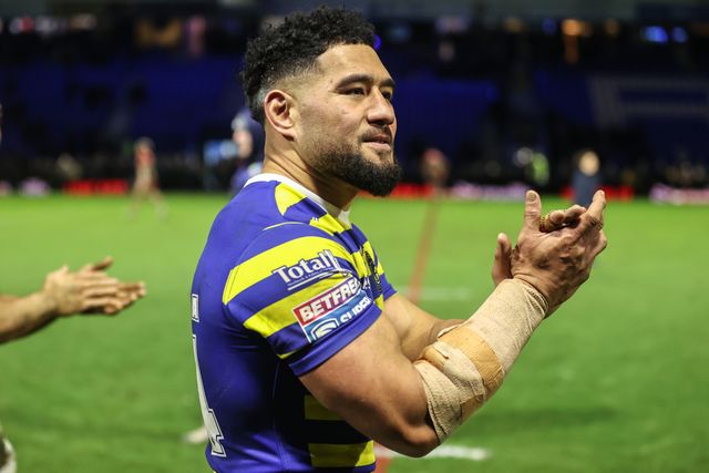 Kelepi Tanginoa of Warrington Wolves applauds the fans after the game during the Betfred Super League Round 1 match Warrington Wolves vs St Helens at The Halliwell Jones Stadium, Warrington, United Kingdom on 13 February 2026

(Photo by Alfie Cosgrove/News Images)