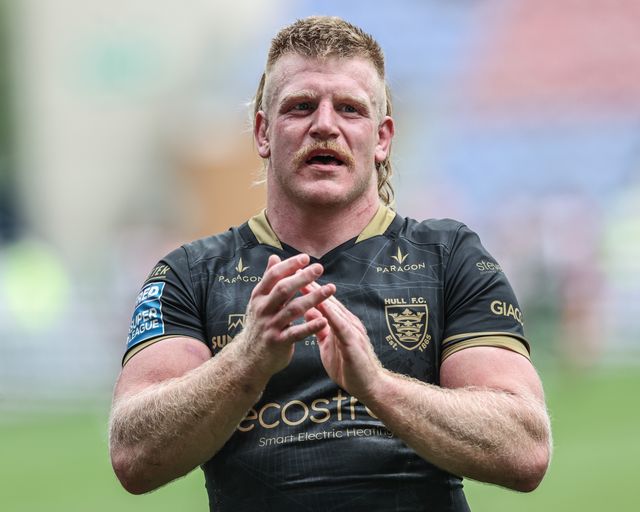 Brad Fash of Hull FC applauds the fans after the game during the Betfred Super League Round 19 match Wigan Warriors vs Hull FC at The Brick Community Stadium, Wigan, United Kingdom, 19th July 2025

(Photo by Alfie Cosgrove/News Images)