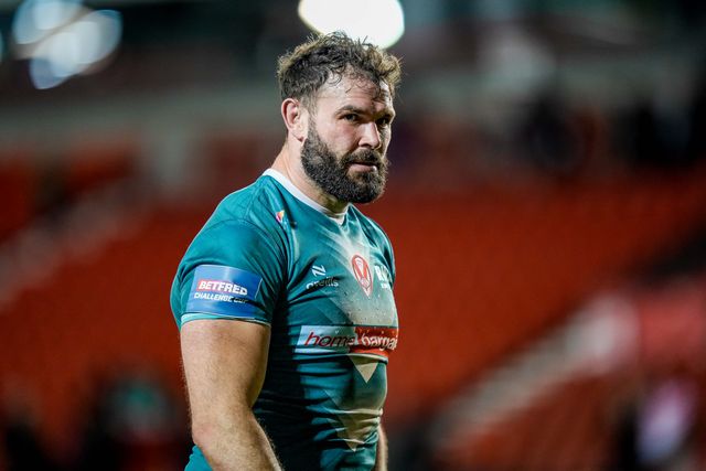 Alex Walmsley of St Helens applauds the fans at full time during the Betfred Challenge Cup Quarter Final match St Helens vs Catalans Dragons at The BrewDog Stadium, St Helens, United Kingdom on 10 April 2026

(Photo by Maynard Manyowa/News Images)