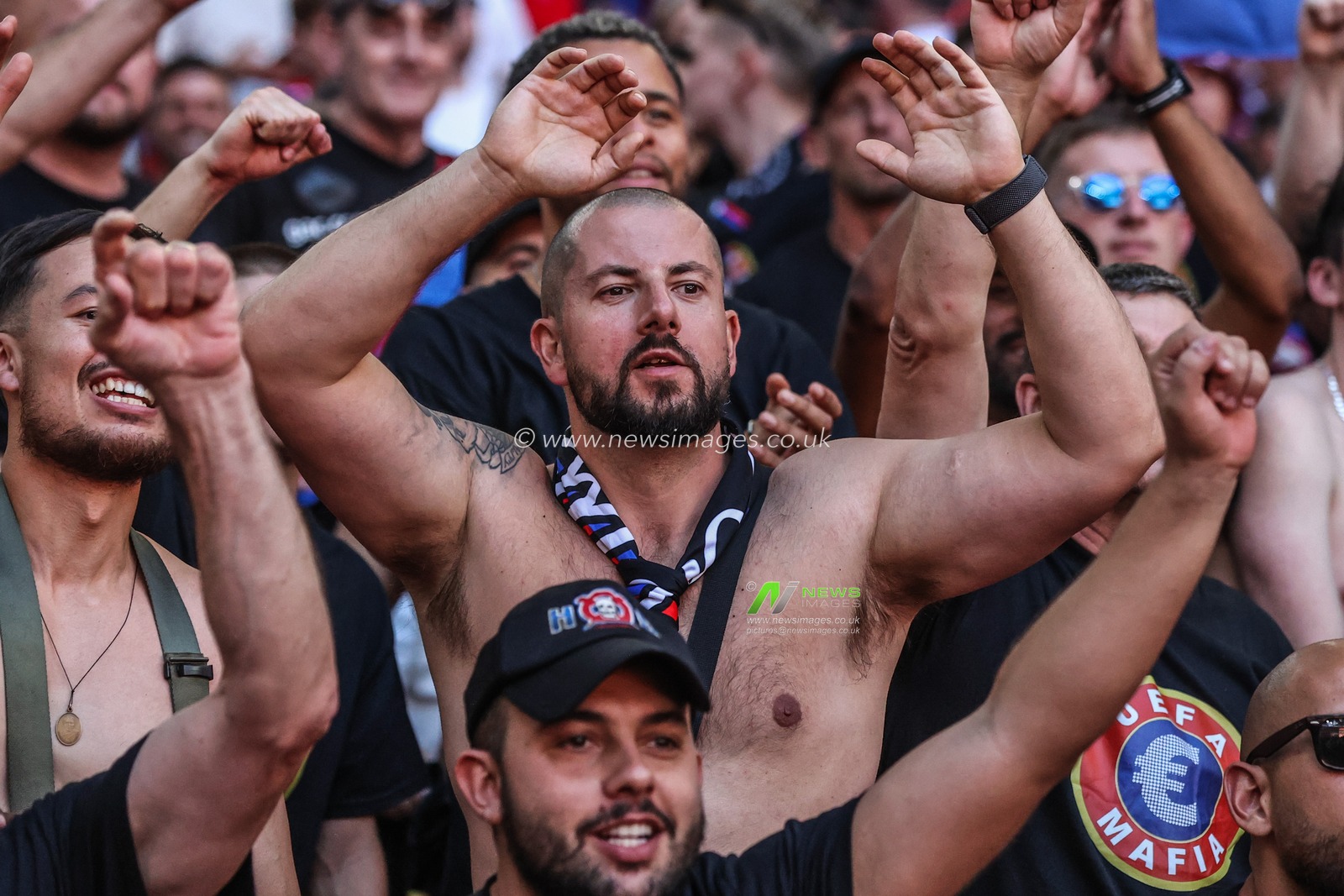 Crystal Palace fans celebrate winning the FA Community Shield during the The FA Community Shield match Crystal Palace vs Liverpool at Wembley Stadium, London, United Kingdom, 10th August 2025

(Photo by Alfie Cosgrove/News Images)