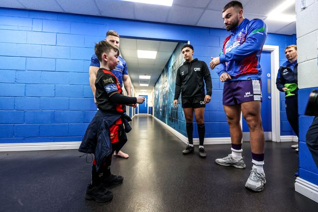 A young Warrington fan tosses the coin during the Betfred Super League Round 3 match Warrington Wolves vs Wakefield Trinity at The Halliwell Jones Stadium, Warrington, United Kingdom on 28 February 2026

(Photo by Alfie Cosgrove/News Images)