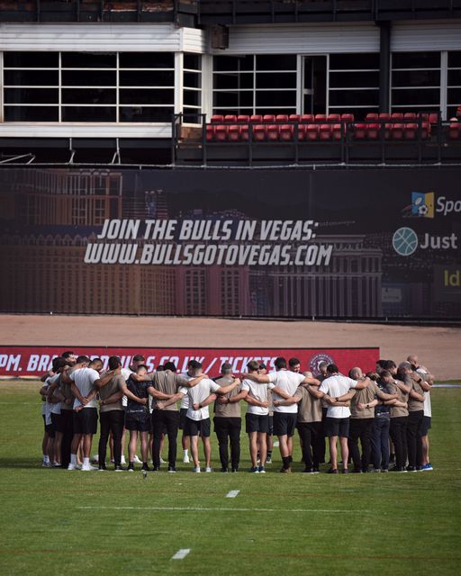 Players of Warrington Wolves huddle prior to the Betfred Super League round 22 match Bradford Bulls vs Warrington Wolves at Odsal Stadium, Bradford, United Kingdom on 08 August 2026

(Photo by Ben Roberts/News Images)