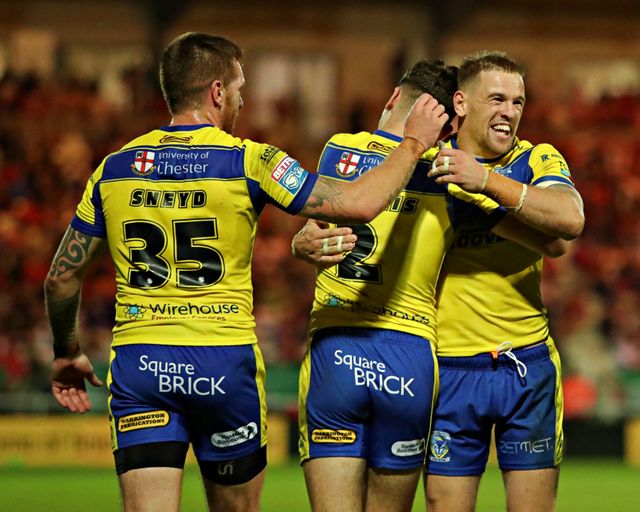 Josh Thewlis of Warrington Wolves celebrates his try with Marc Sneyd of Warrington Wolves and Matt Dufty of Warrington Wolves during the Betfred Super League round 27 match Hull KR vs Warrington Wolves at Sewell Group Craven Park, Kingston upon Hull, United Kingdom, 18th September 2025

(Photo by Sam Eaden/News Images)