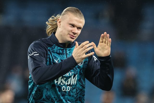 Erling Haaland of Manchester City applauds the fans during the Premier League match Manchester City vs Fulham at Etihad Stadium, Manchester, United Kingdom on 11 February 2026

(Photo by Mark Cosgrove/News Images)
