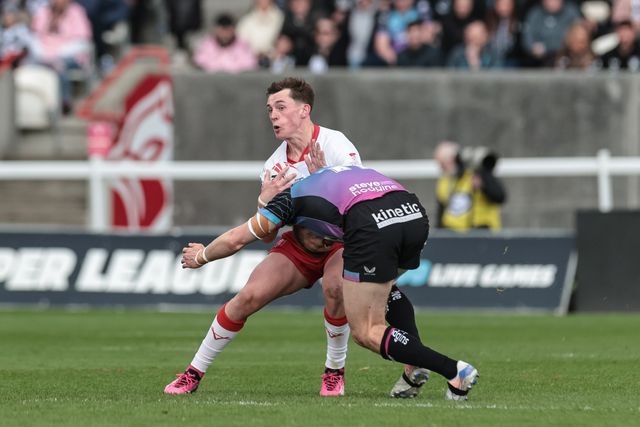 Jack Broadbent of Hull KR is tackled by Joe Batchelor of Hull F.C. during the Betfred Super League round 7 match Hull KR vs Hull FC at Sewell Group Craven Park, Hull, United Kingdom on 03 April 2026

(Photo by Mark Cosgrove/News Images)