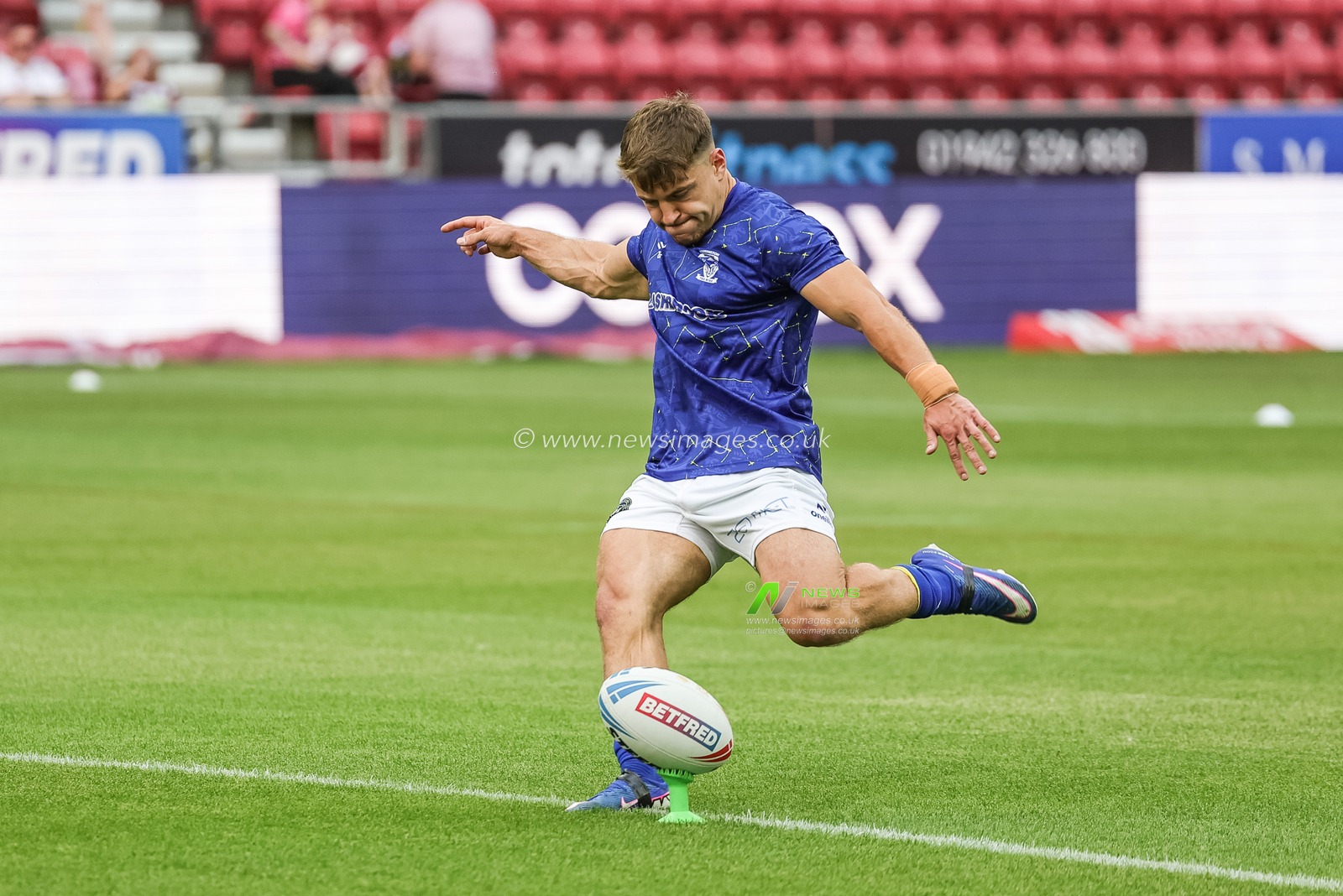 Leon Hayes of Warrington Wolves in the pre-game warm up during the Betfred Super League round 18 match Wigan Warriors vs Warrington Wolves at The Brick Community Stadium, Wigan, United Kingdom on 10 July 2026

(Photo by Mark Cosgrove/News Images)