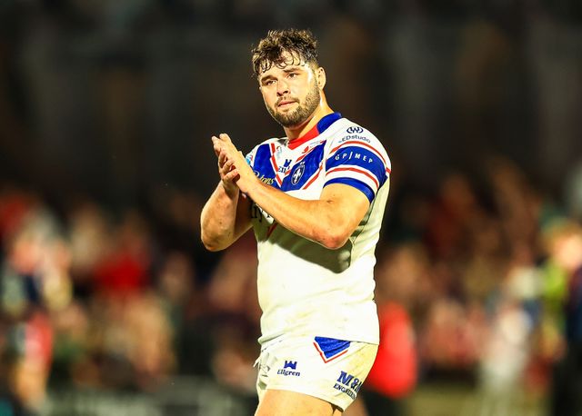 Matty Storton of Wakefield Trinity applauds fans at full time during the Betfred Super League round 21 match Wakefield Trinity vs St Helens at DIY Kitchens Stadium, Wakefield, United Kingdom, 8th August 2025

(Photo by Richard Bierton/News Images)