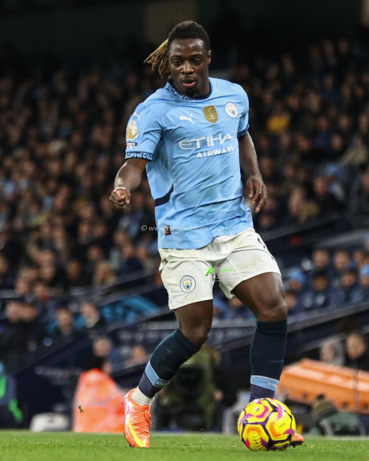 JÃ©rÃ©my Doku of Manchester City during the Premier League match Manchester City vs Nottingham Forest at Etihad Stadium, Manchester, United Kingdom, 4th December 2024

(Photo by Alfie Cosgrove/News Images)