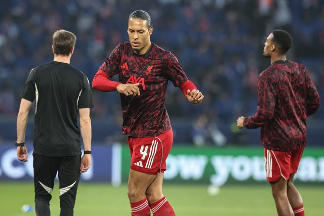 Virgil van Dijk of Liverpool in the pregame warmup session during the UEFA Champions League Quarter Finals match Paris Saint-Germain vs Liverpool at Parc des Princes, Paris, France on 08 April 2026

(Photo by Alfie Cosgrove/News Images)