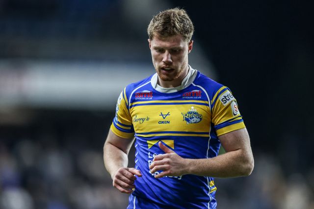 Morgan Gannon of Leeds Rhinos during the Betfred Super League play-off Eliminator 2 match Leeds Rhinos vs St Helens at Headingley Stadium, Leeds, United Kingdom, 27th September 2025

(Photo by Alfie Cosgrove/News Images)