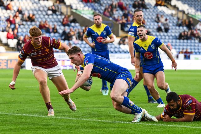 Matty Nicholson of Warrington Wolves goes over for a try during the Betfred Super League Round 26 match Huddersfield Giants vs Warrington Wolves at John Smith's Stadium, Huddersfield, United Kingdom, 14th September 2024

(Photo by Craig Thomas/News Images)