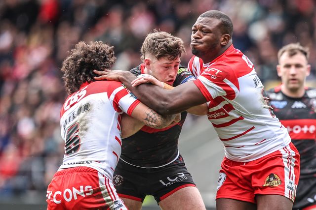 Jack Farrimond of Wigan Warriors is tackled by Tristan Sailor of St Helens during the Betfred Super League round 7 match St Helens vs Wigan Warriors at The BrewDog Stadium, St Helens, United Kingdom on 03 April 2026

(Photo by Alfie Cosgrove/News Images)