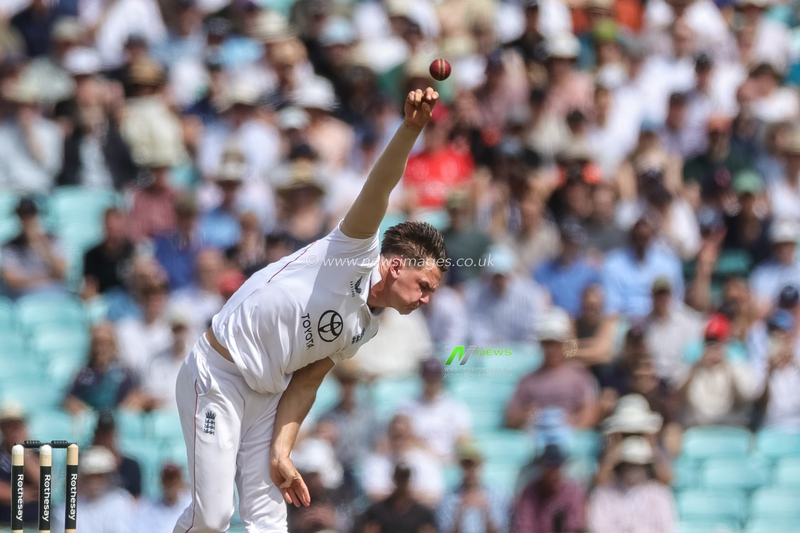 Sonny Baker of England delivers the ball during the 2nd Rothesay Test Match Day 2 match England vs New Zealand at The Kia Oval, London, United Kingdom on 18 June 2026

(Photo by Mark Cosgrove/News Images)