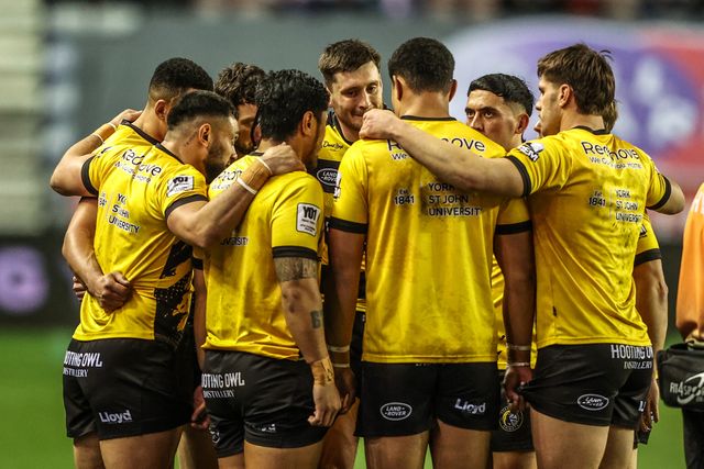 Jake Wardle of Wigan Warriors leads a team huddle in the pre-game warm up during the Betfred Super League round 5 match Wigan Warriors vs York Knights at The Brick Community Stadium, Wigan, United Kingdom on 19 March 2026

(Photo by Alfie Cosgrove/News Images)