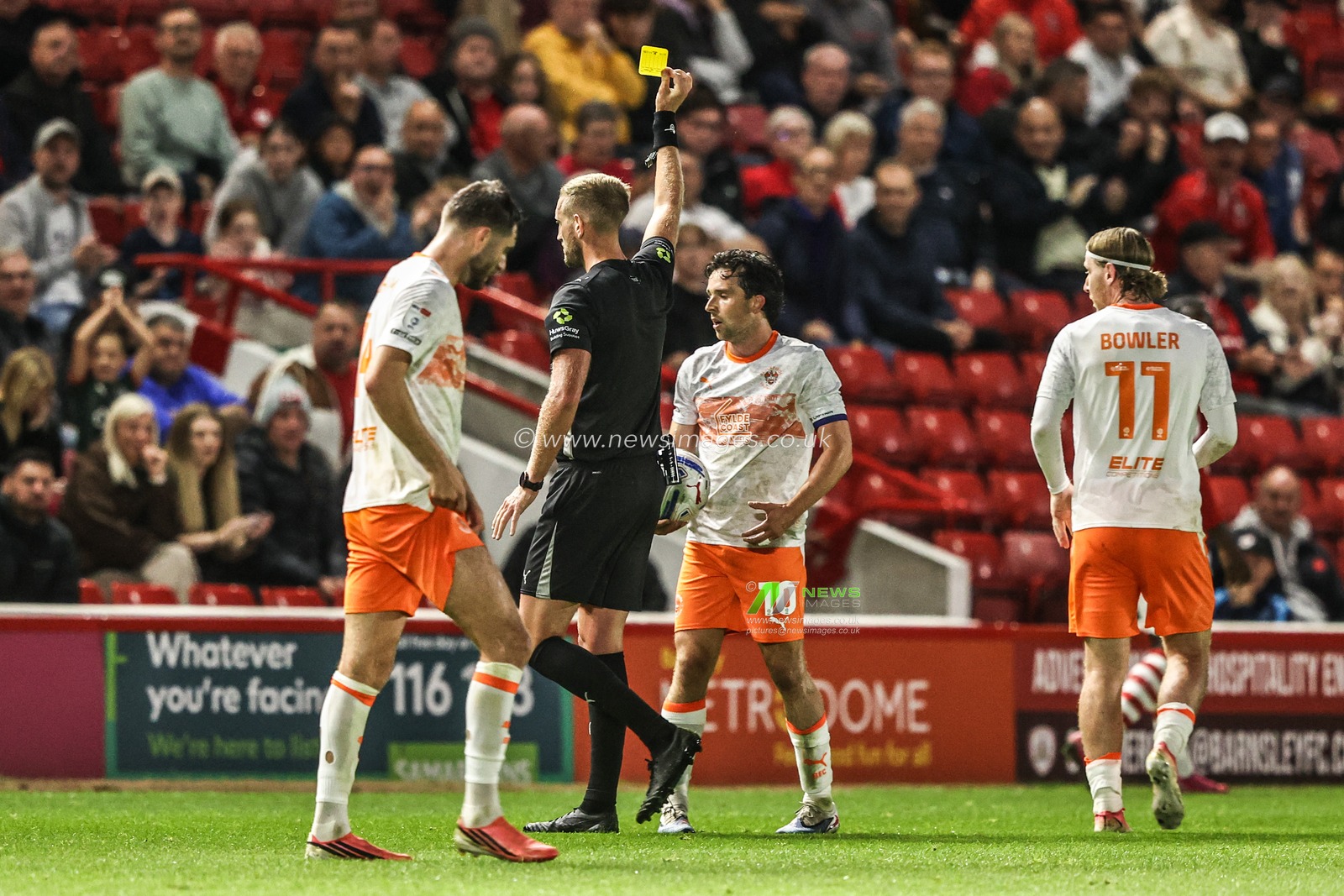Referee Jamie O'Connor gives a yellow card to George Honeyman of Blackpool during the Sky Bet League One match Barnsley vs Blackpool at Oakwell, Barnsley, United Kingdom on 02 September 2026

(Photo by Alfie Cosgrove/News Images)