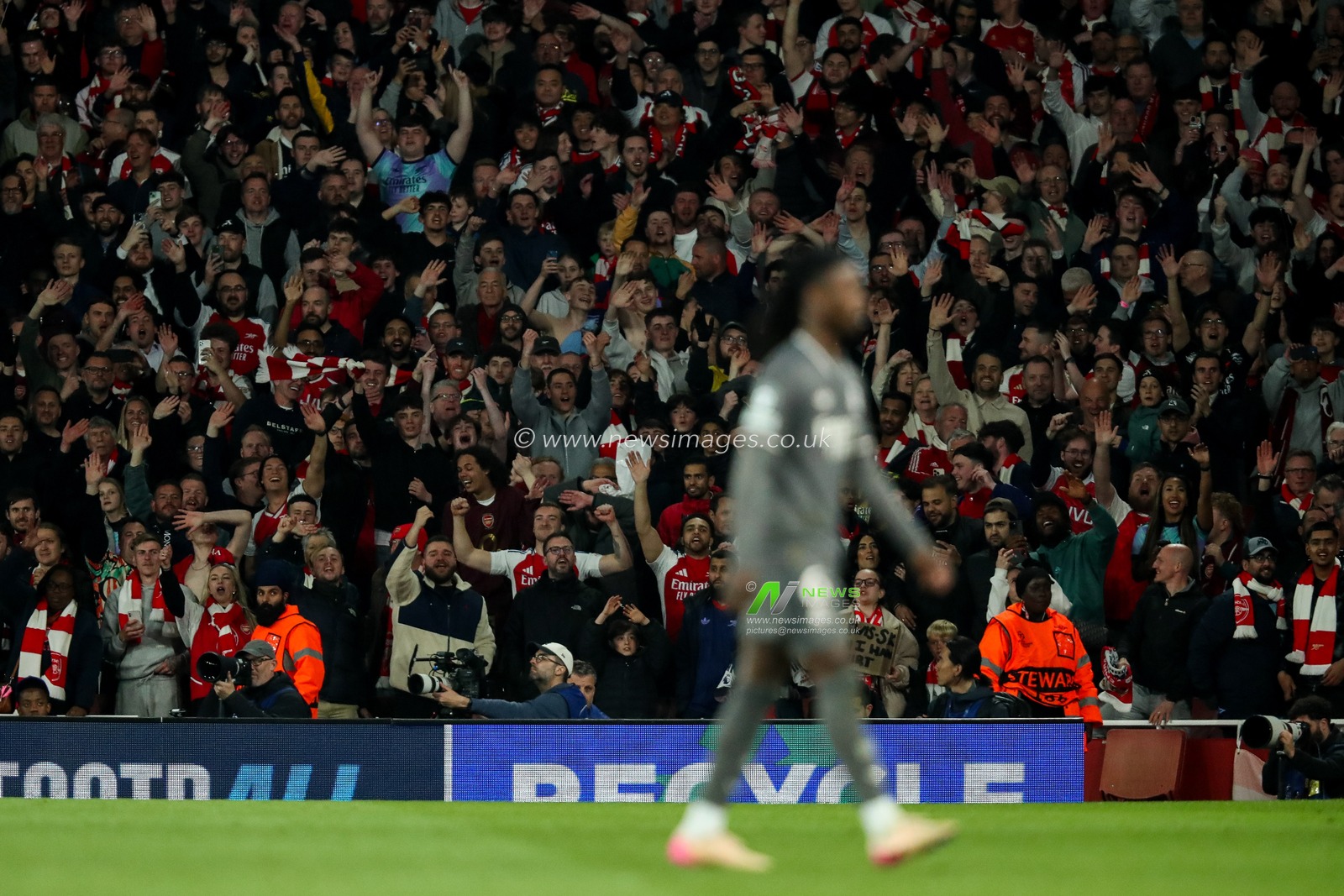 Eduardo Camavinga of Real Madrid leaves the field after his red card during the UEFA Champions League Quarter-finals match Arsenal vs Real Madrid at Emirates Stadium, London, United Kingdom, 8th April 2025

(Photo by Izzy Poles/News Images)
