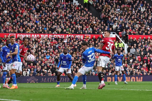 Benjamin Sesko of Manchester United scores to make it 2-0 during the Premier League match Manchester United vs Sunderland at Old Trafford, Manchester, United Kingdom, 4th October 2025

(Photo by Mark Cosgrove/News Images)