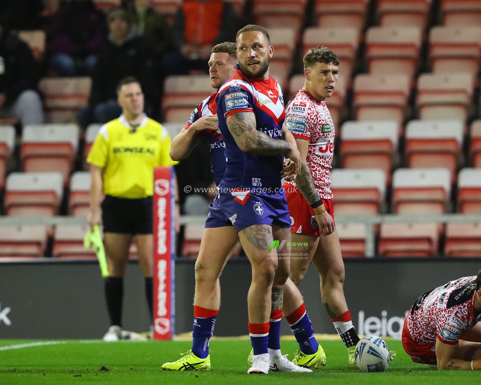 Olly Russell of Wakefield Trinity celebrates his try to make it 0-4 during the Betfred Super League Round 6 match Leigh Leopards vs Wakefield Trinity at Leigh Sports Village, Leigh, United Kingdom, 28th March 2025

(Photo by Gareth Evans/News Images)