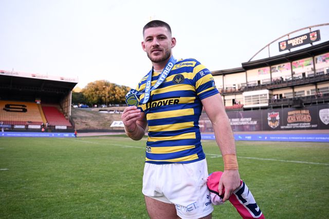 Danny Walker of Warrington Wolves poses for a photo with the MOTM medal following the Betfred Super League round 22 match Bradford Bulls vs Warrington Wolves at Odsal Stadium, Bradford, United Kingdom on 08 August 2026

(Photo by Ben Roberts/News Images)