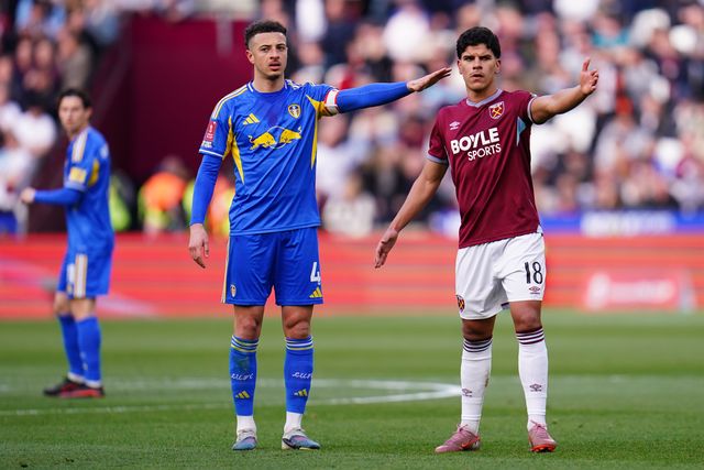 Ethan Ampadu of Leeds United and Mateus Fernandes of West Ham United during the Emirates FA Cup Quarter-Final match West Ham United vs Leeds United at London Stadium, London, United Kingdom on 04 April 2026

(Photo by Harvey Murphy/News Images)