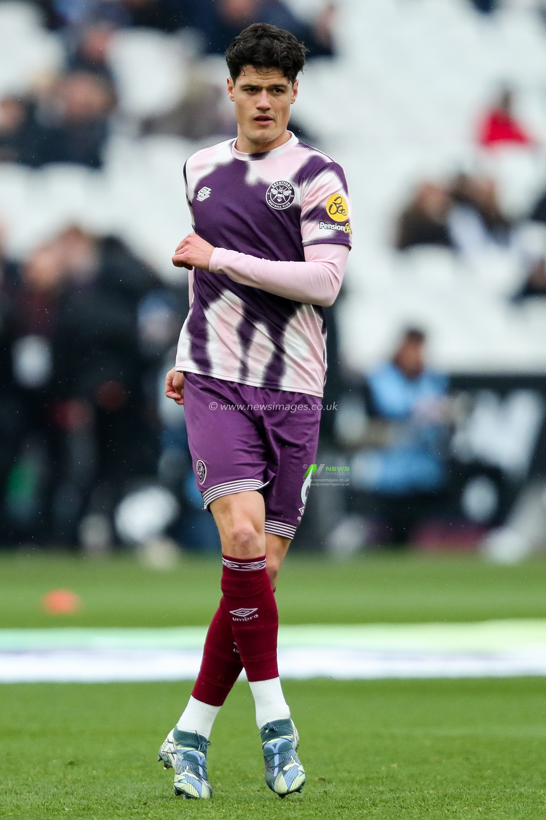 Christian Norgaard of Brentford warms up prior to the Premier League match West Ham United vs Brentford at London Stadium, London, United Kingdom, 15th February 2025

(Photo by Izzy Poles/News Images)