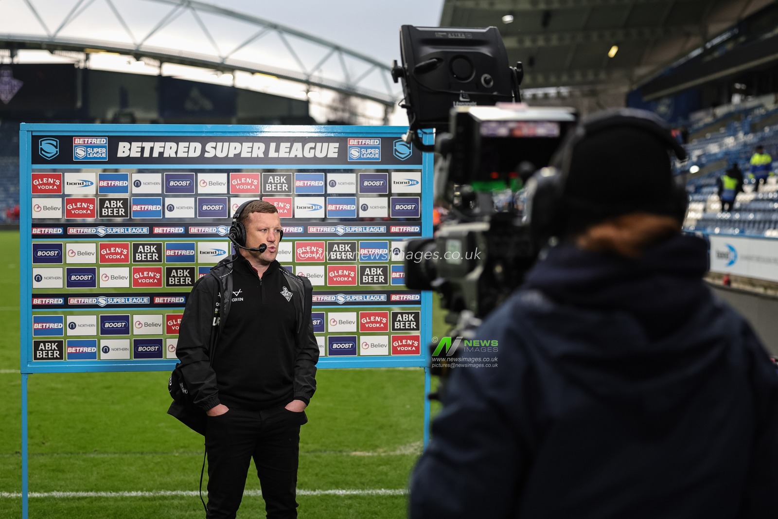 Luke Robinson head coach of Huddersfield Giants speaks to Sky Sports Rugby League in the post match live TV broadcast during the Betfred Super League Round 4 match Huddersfield Giants vs Hull KR at Accu Stadium, Huddersfield, United Kingdom on 08 March 2026

(Photo by Mark Cosgrove/News Images)