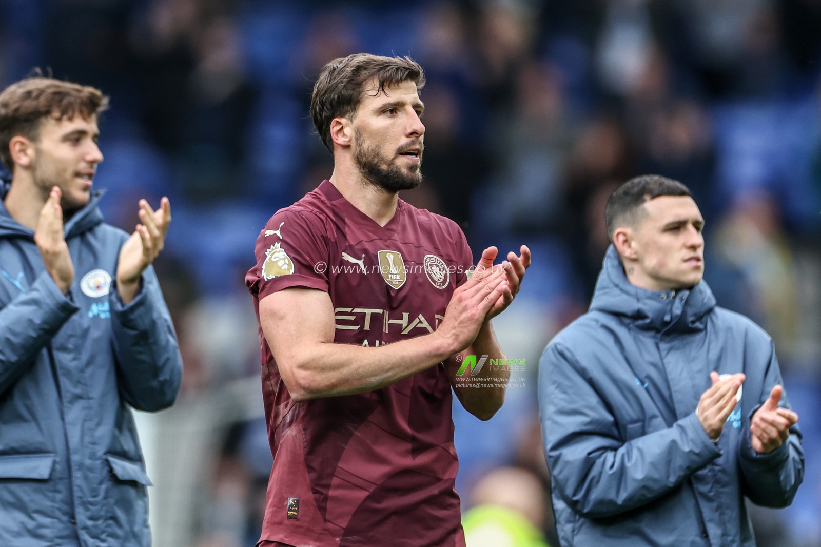 RÃºben Dias of Manchester City applauds the fans after the game during the Premier League match Everton vs Manchester City at Goodison Park, Liverpool, United Kingdom, 19th April 2025

(Photo by Mark Cosgrove/News Images)