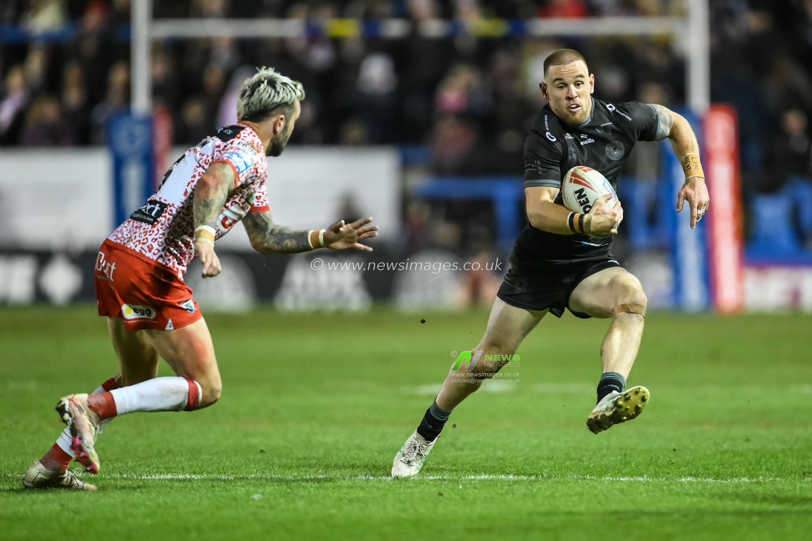 Matt Dufty of Warrington Wolves makes a break during the Toby King's Testimonial match Warrington Wolves vs Leigh Leopards at Halliwell Jones Stadium, Warrington, United Kingdom, 1st February 2025

(Photo by Craig Thomas/News Images)