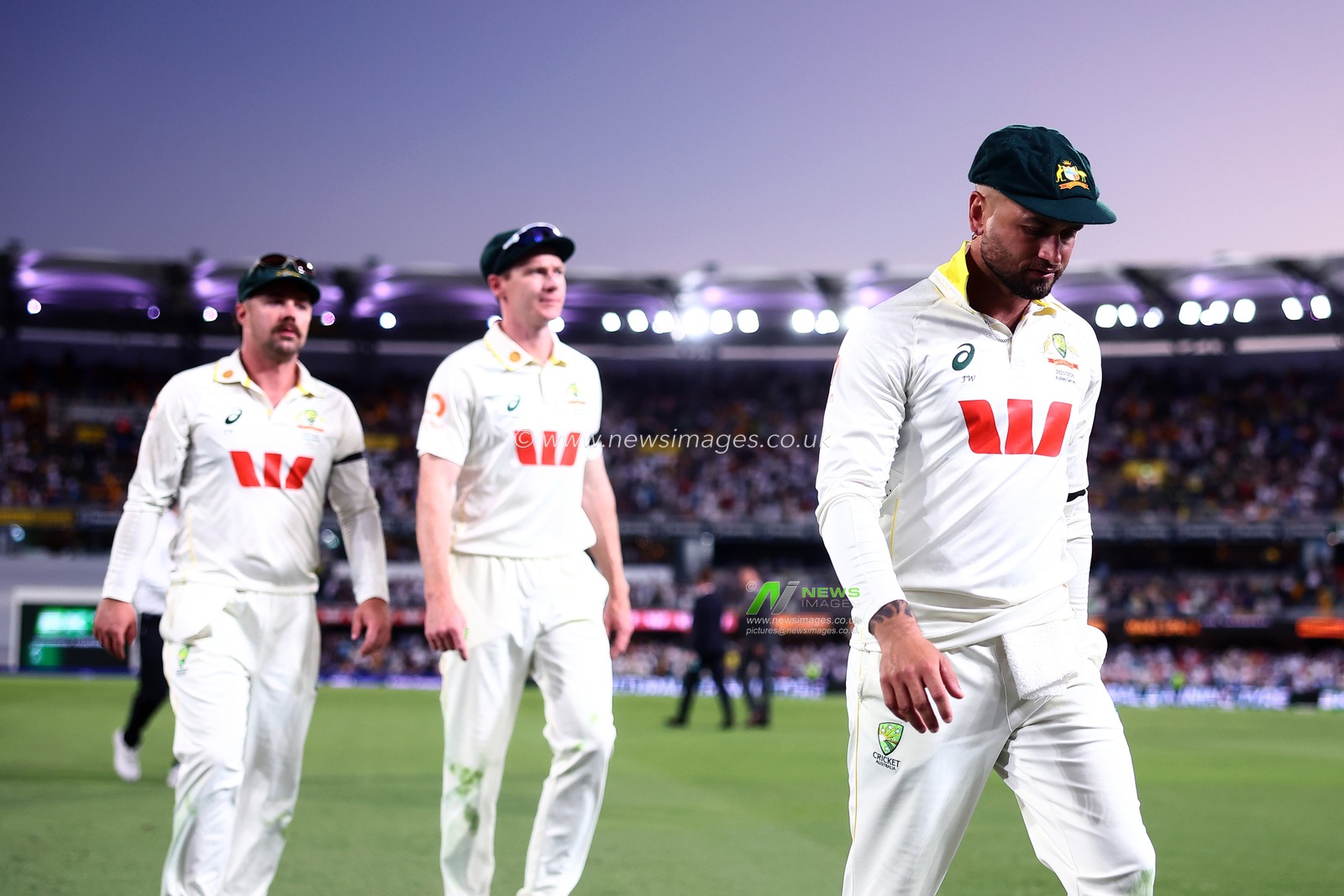 Jake Weatherald of Australia, right, looks dejected during the NRMA Insurance Ashes Second Test Day 1 Series match Australia vs England at The Gabba, Brisbane Cricket Ground, Brisbane, Australia, 4th December 2025

(Photo by Patrick Hoelscher/News Images)

*** GER AUT SUI OUT ***