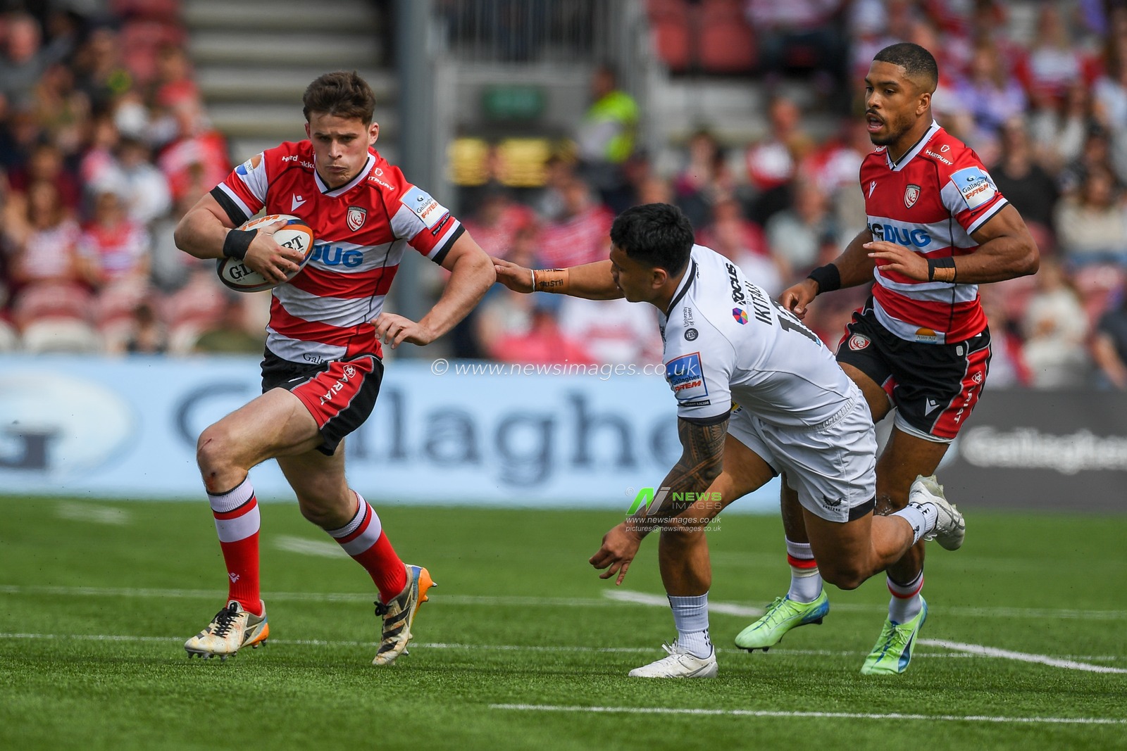 Seb Atkinson of Gloucester Rugby makes a break during the Gallagher Premiership match Gloucester vs Exeter at Kingsholm Stadium, Gloucester, United Kingdom on 26 April 2026

(Photo by Alex Williamson/News Images)