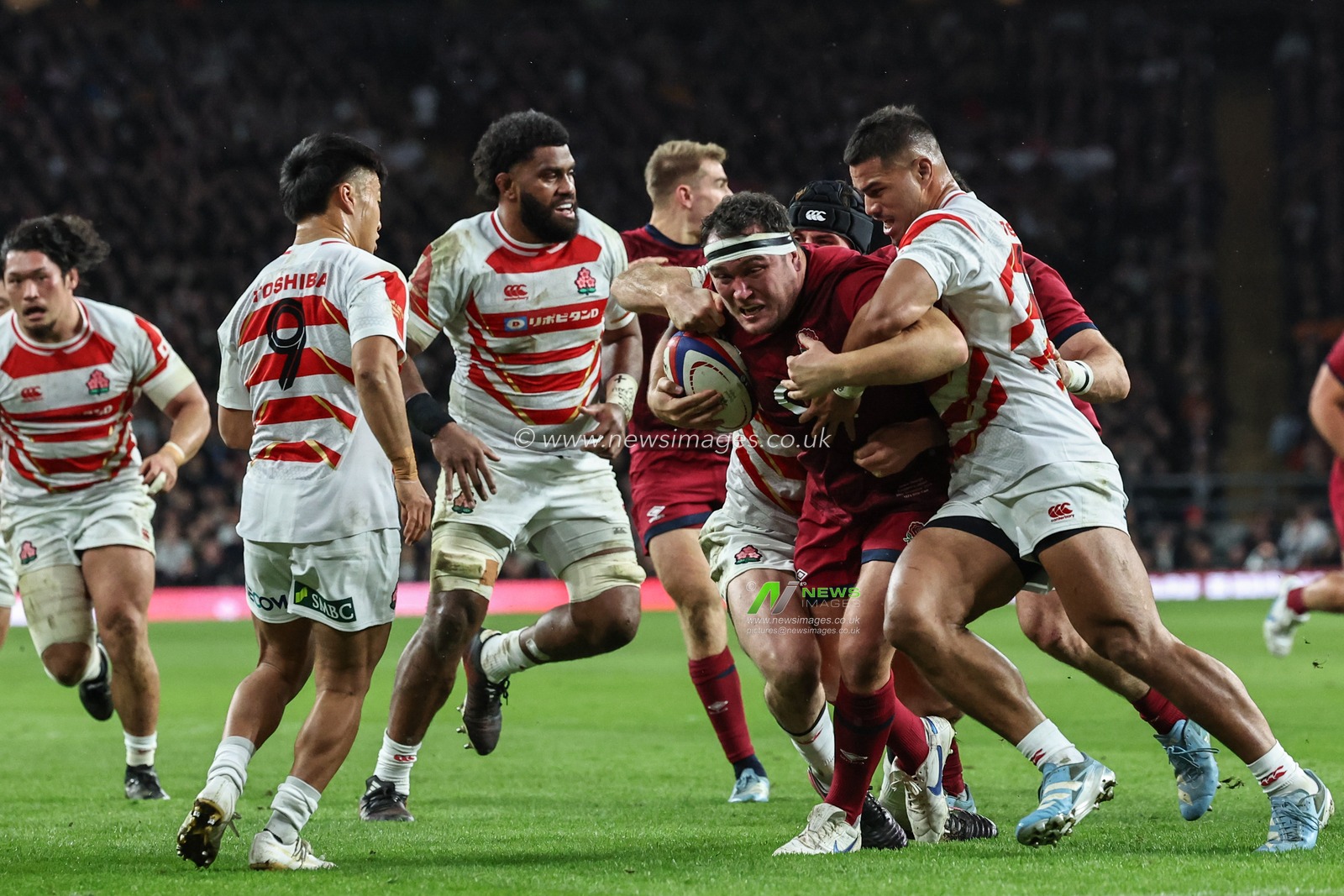 Sam Underhill of England barges through during the Autumn Nations Series match England vs Japan at Allianz Stadium, Twickenham, United Kingdom, 24th November 2024

(Photo by Mark Cosgrove/News Images)