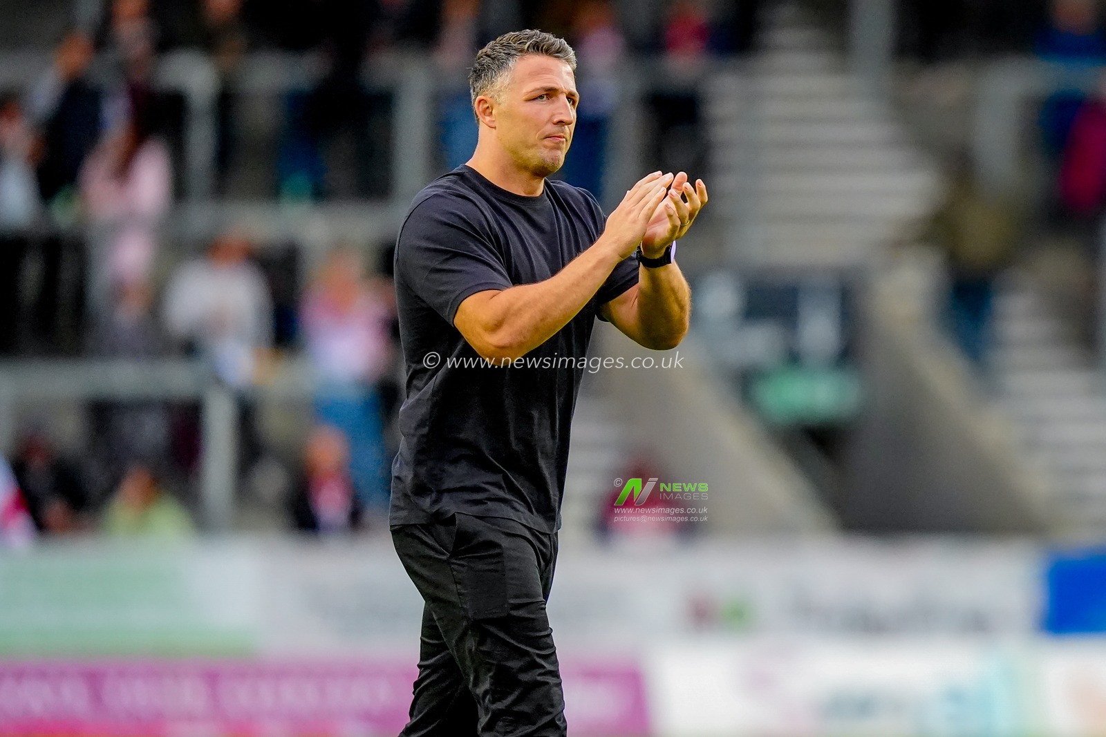  Warrington Wolves manager Sam Burgess applauds the fans during the pre-game warm up session during the Betfred Super League round 14 match St Helens vs Warrington Wolves at The BrewDog Stadium, St Helens, United Kingdom on 11 June 2026

(Photo by Maynard Manyowa/News Images)