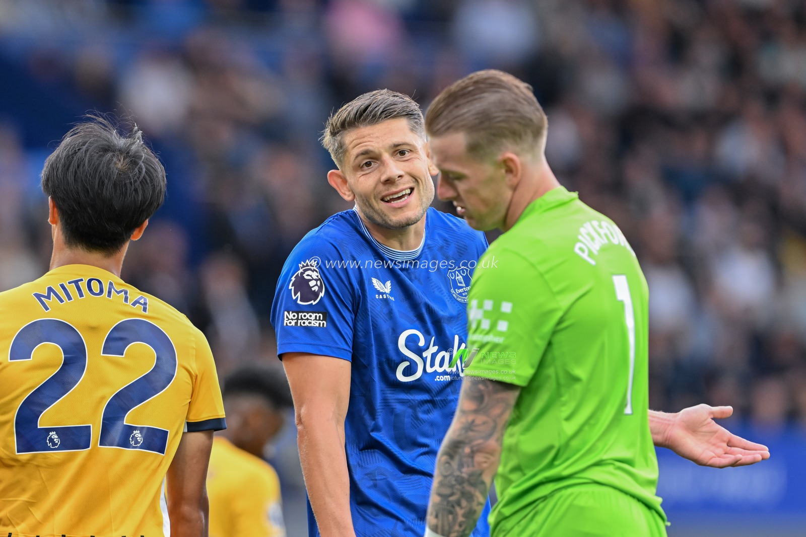James Tarkowski of Everton speaks with Jordan Pickford of Everton during the Premier League match Everton vs Brighton and Hove Albion at Goodison Park, Liverpool, United Kingdom, 17th August 2024

(Photo by Cody Froggatt/News Images)