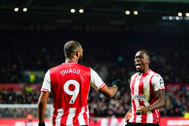 Igor Thiago of Brentford celebrates his goal to make it 1-0 with Michael Kayode of Brentford during the Premier League match Brentford vs Sunderland at The Gtech Community Stadium, London, United Kingdom, 7th January 2026

(Photo by Maynard Manyowa/News Images)

*** GER AUT SUI OUT ***